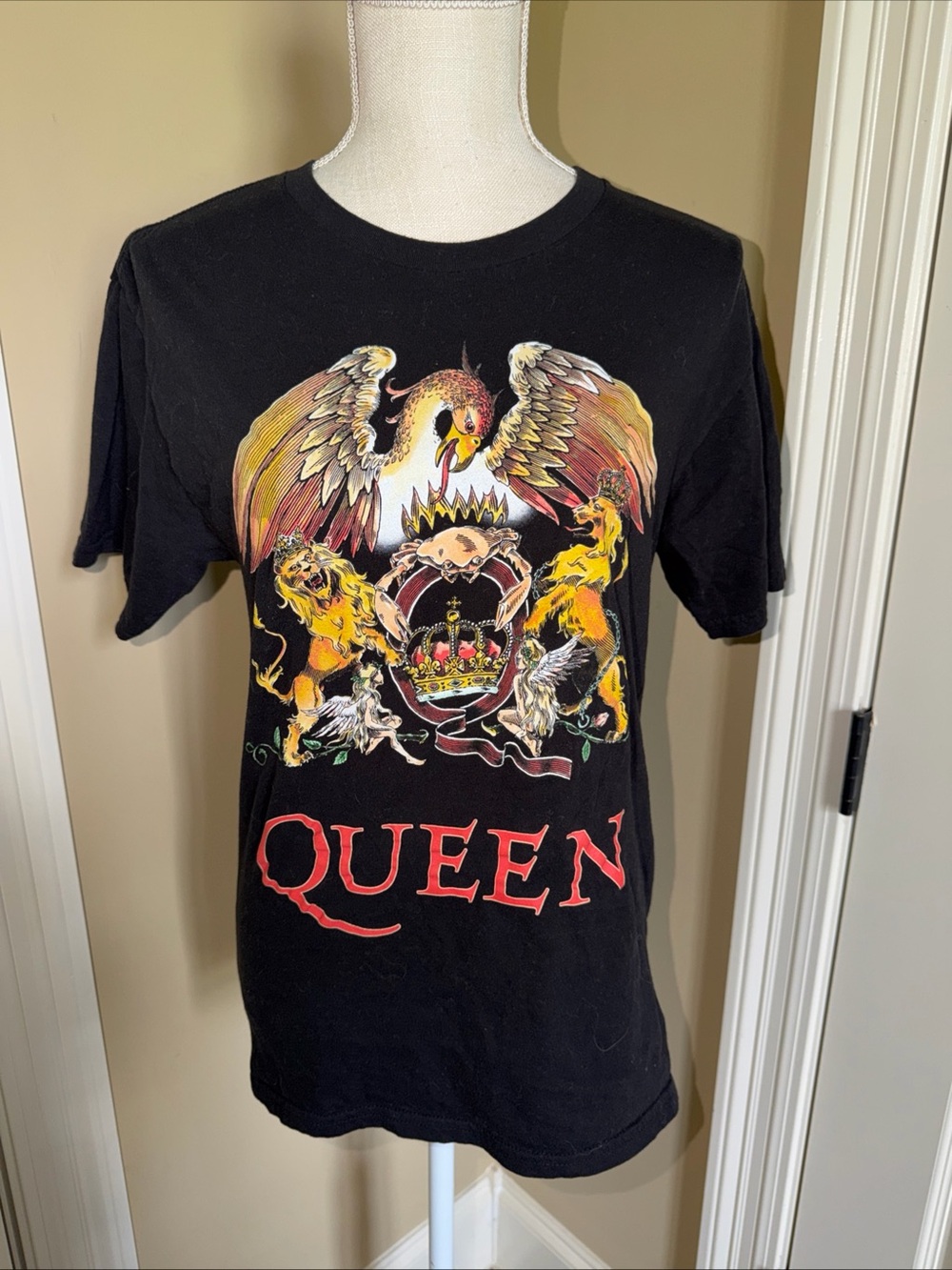 Queen Band Crest Graphic Shirt Sz S Gray Music Fan Retro Grunge Short Sleeve 80s